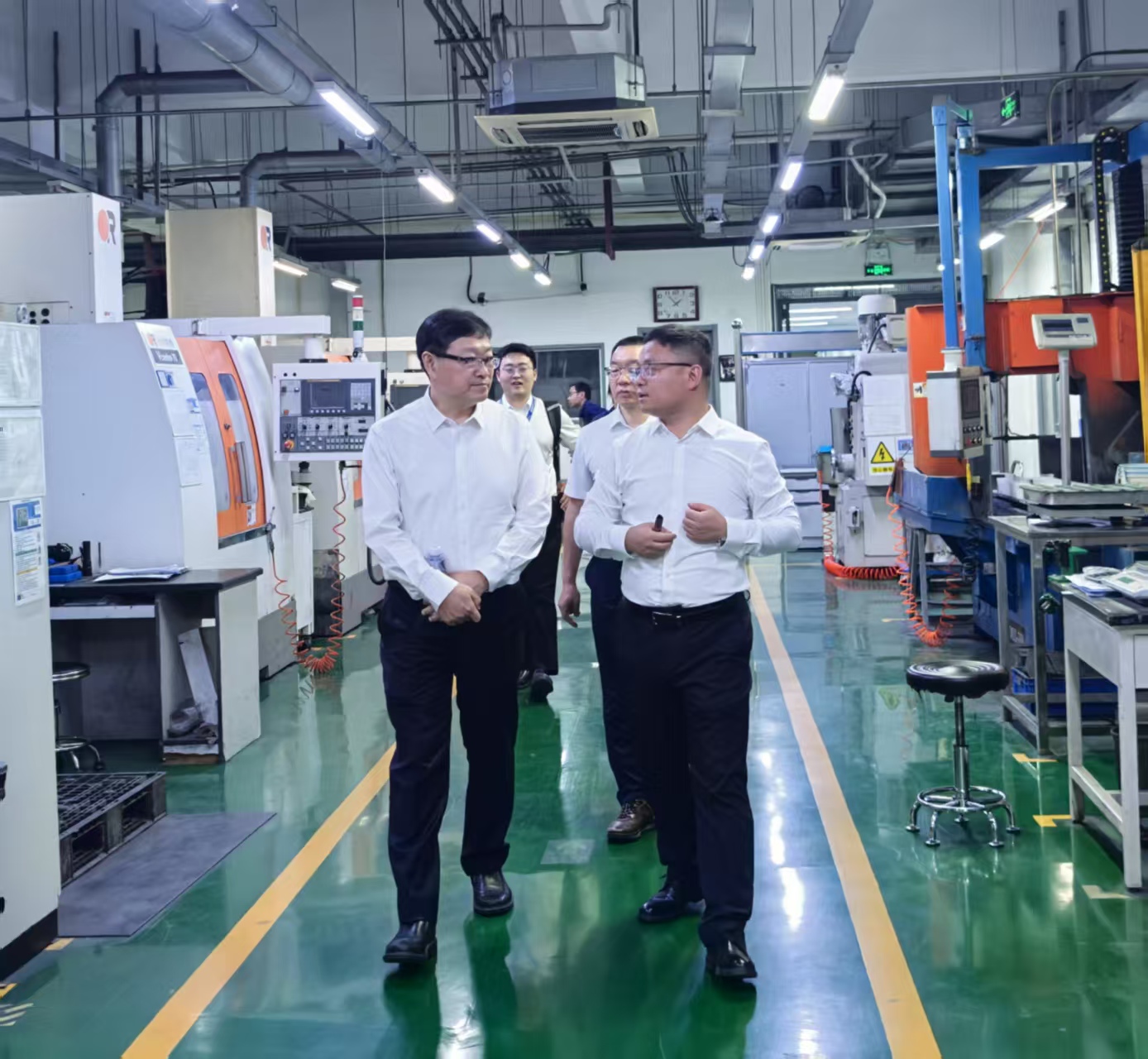 中国有研党委副书记、总经理艾磊到有研国晶辉调研