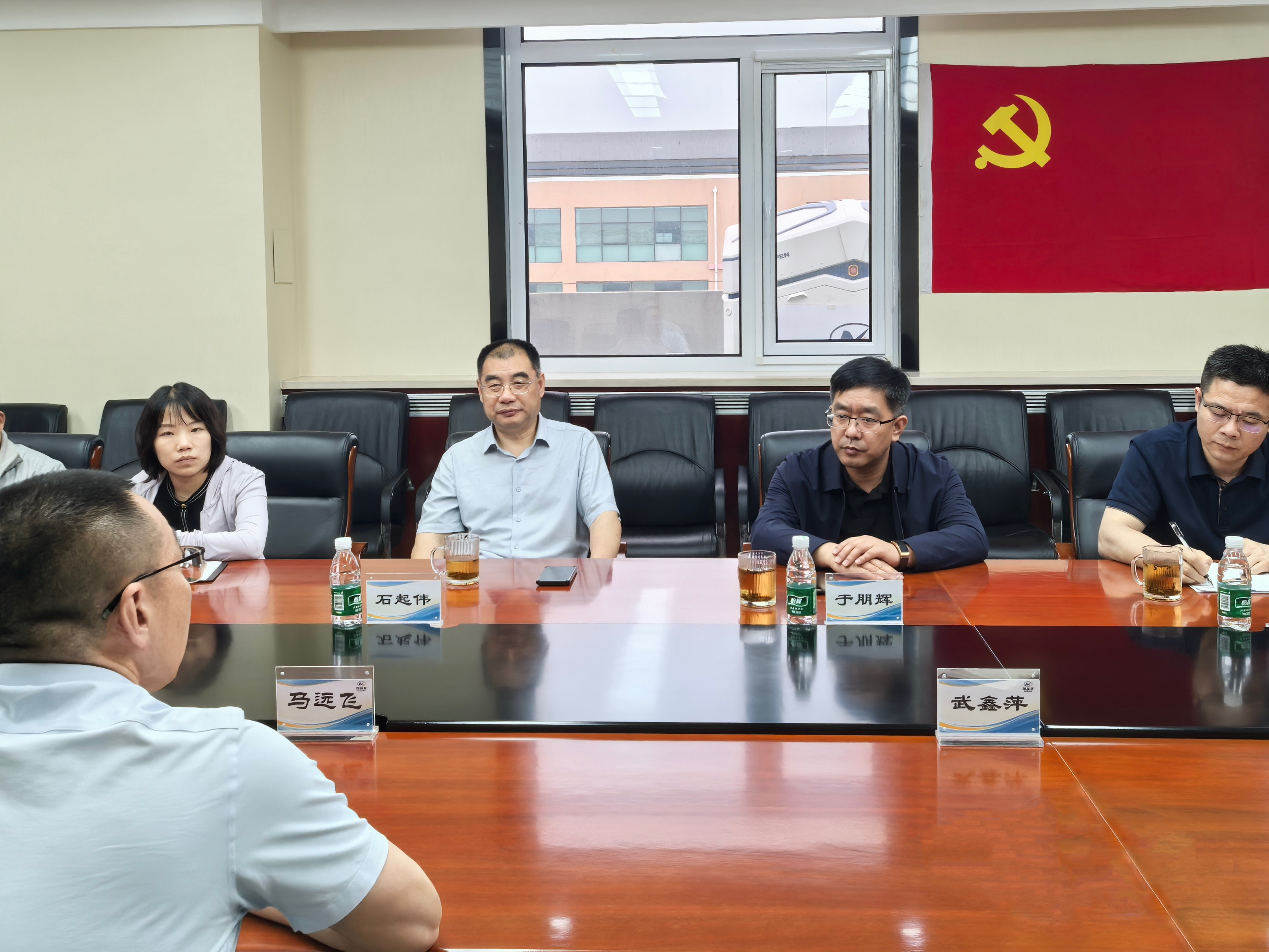 河北省工信厅原材料工业处处长石起伟一行莅临有研国晶辉调研指导