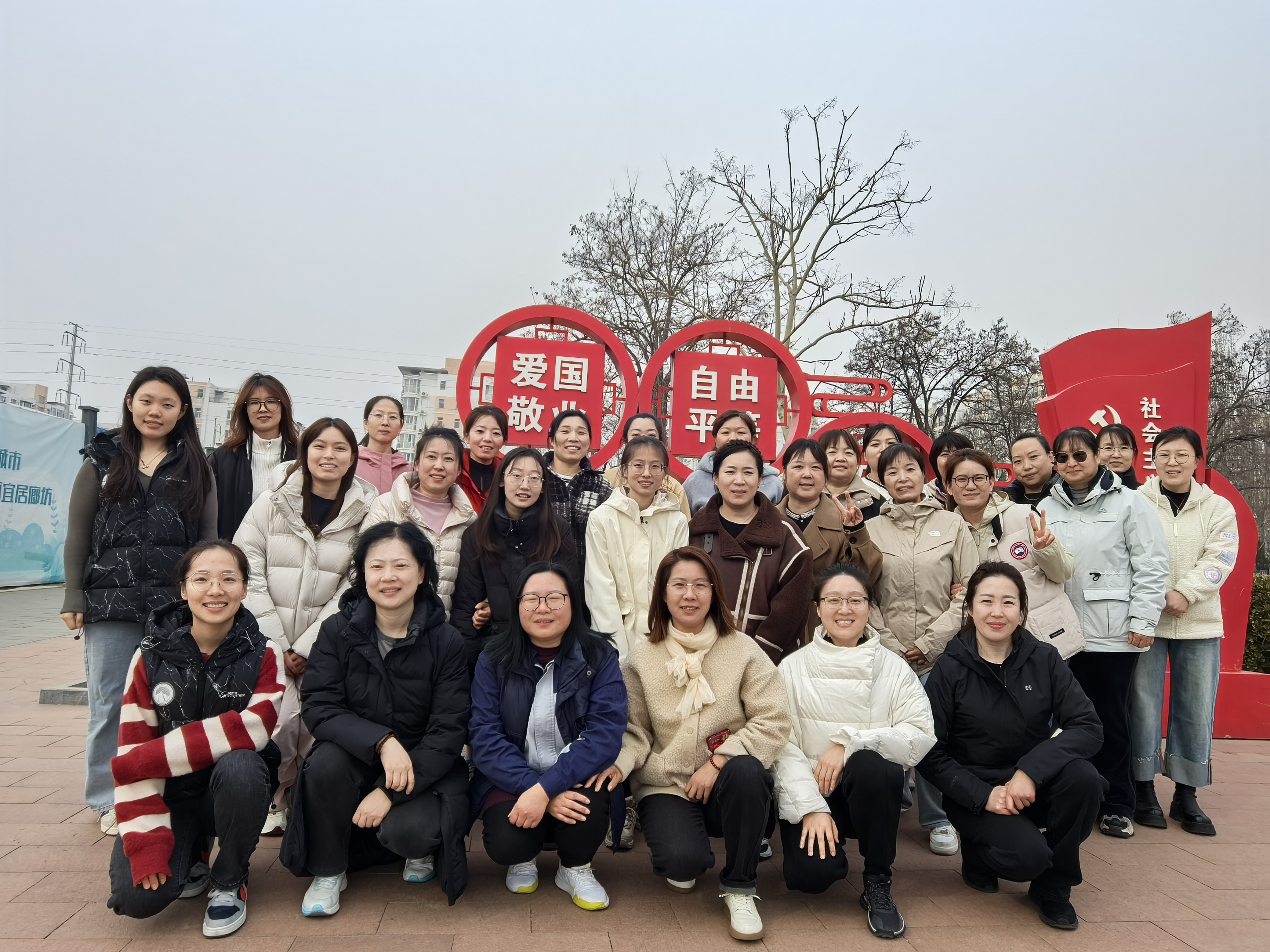 有研国晶辉工会开展“芳华绽放 向美而行”妇女节 公园踏青主题活动