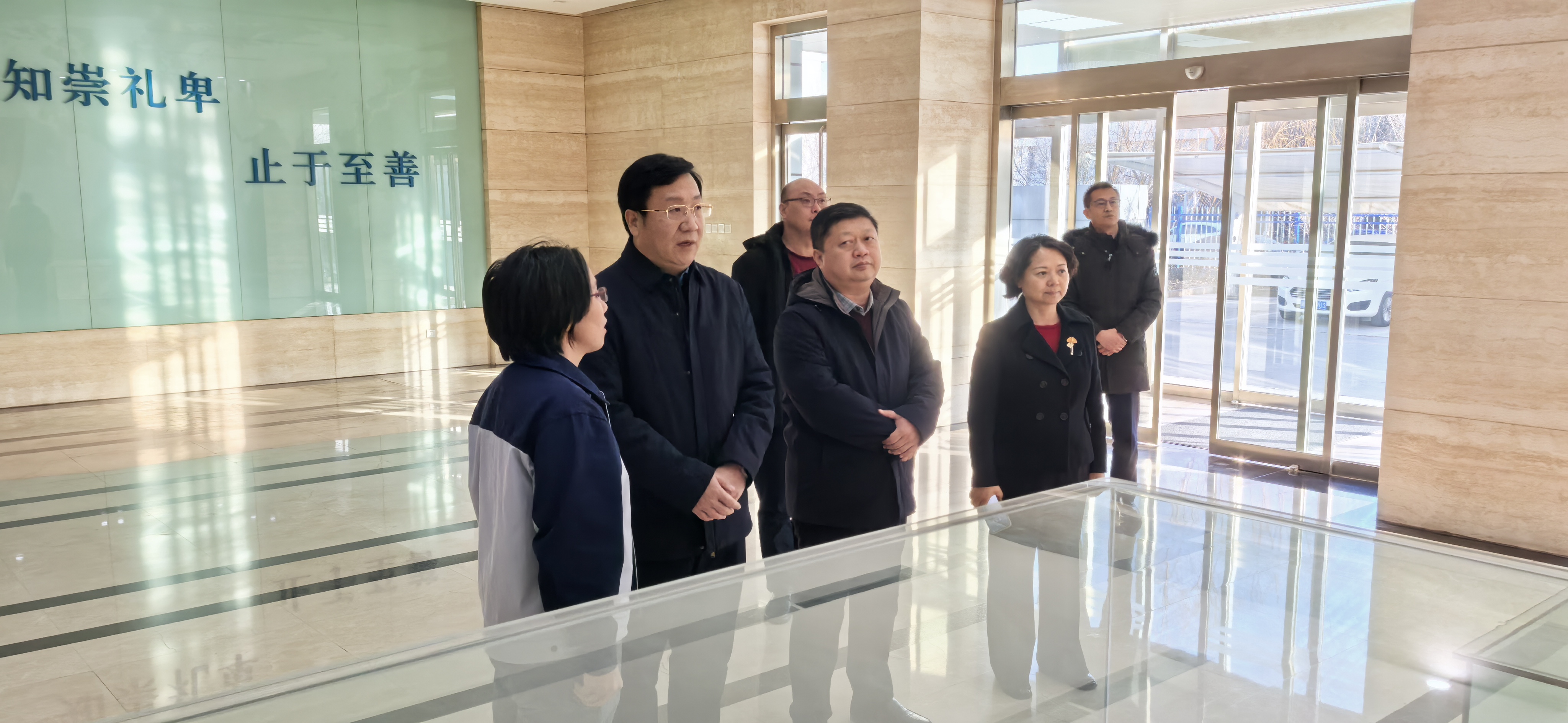 廊坊开发区管委会常务副主任陶俊强一行到有研国晶辉调研